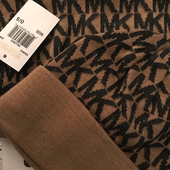 Authentic Michael Kors Hat and Scarf - Picture 5 of 5